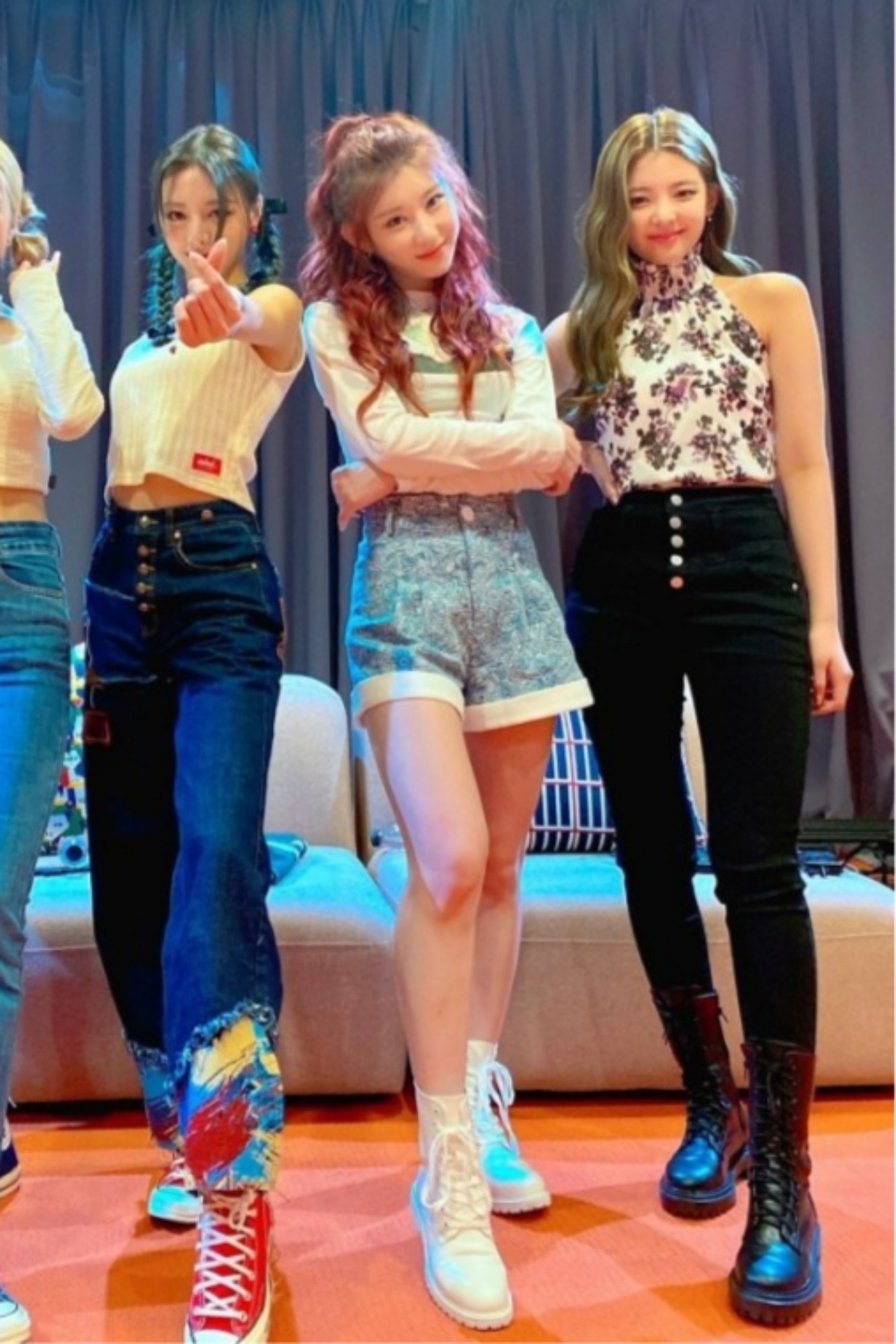 있지 리아 소녀시대 태연 모모랜드 낸시 착용 블랙 하이웨이스트 스키니 핏 데님 팬츠 code 6670